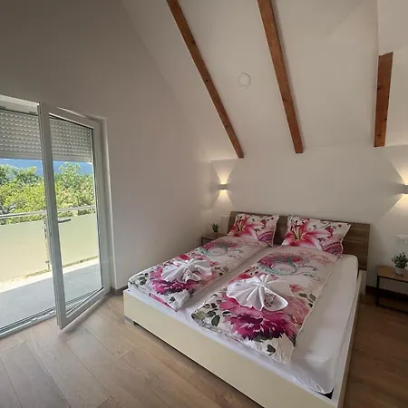 Vikendica Dijana Ramsko Jezero