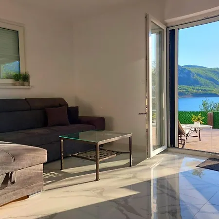 Holiday home Vikendica Dijana Ramsko Jezero