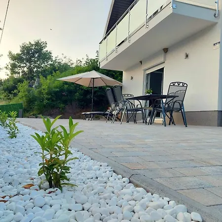 Holiday home Vikendica Dijana Ramsko Jezero *